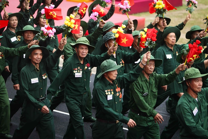 HÙNG TRÁNG LỄ DIỄU BINH, DIỄU HÀNH KỶ NIỆM 70 NĂM CHIẾN THẮNG ĐIỆN BIÊN PHỦ