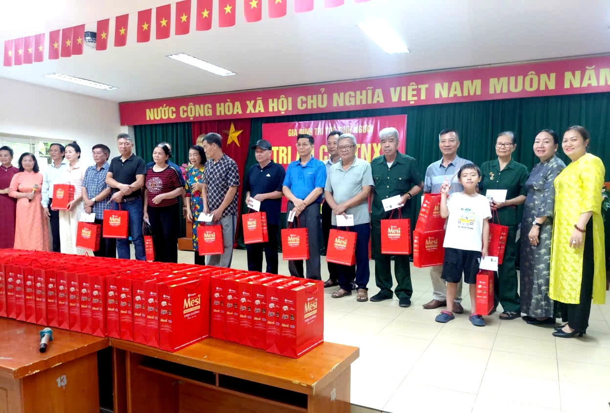 HOẠT ĐỘNG THIỆN NGUYỆN ĐẦY Ý NGHĨA CỦA “GIA ĐÌNH TRÍ TUỆ TÌNH NGƯỜI” NHÂN KỶ NIỆM 136 NĂM NGÀY SINH CHỦ TỊCH HỒ CHÍ MINH